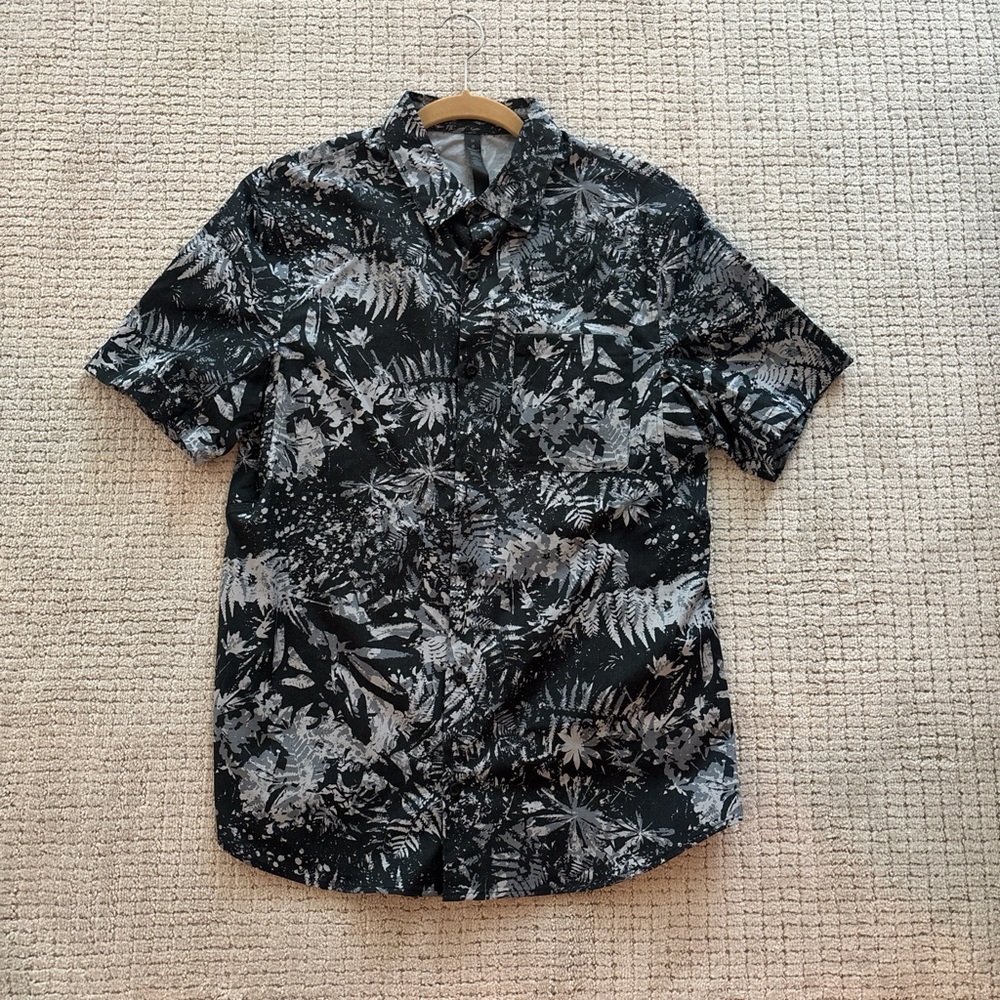 lululemon athletica Black and Gray Leaf Print Shirt